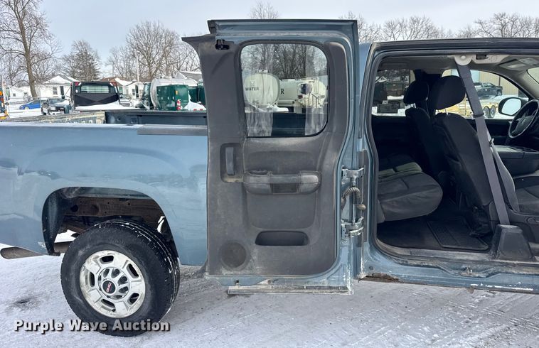 image for item EF2370 2011 GMC Sierra 2500HD Ext. Cab pickup truck