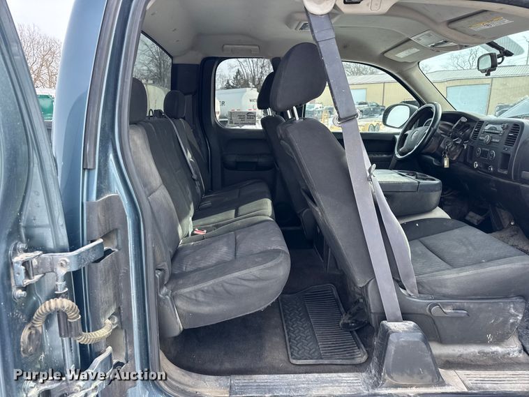 image for item EF2370 2011 GMC Sierra 2500HD Ext. Cab pickup truck