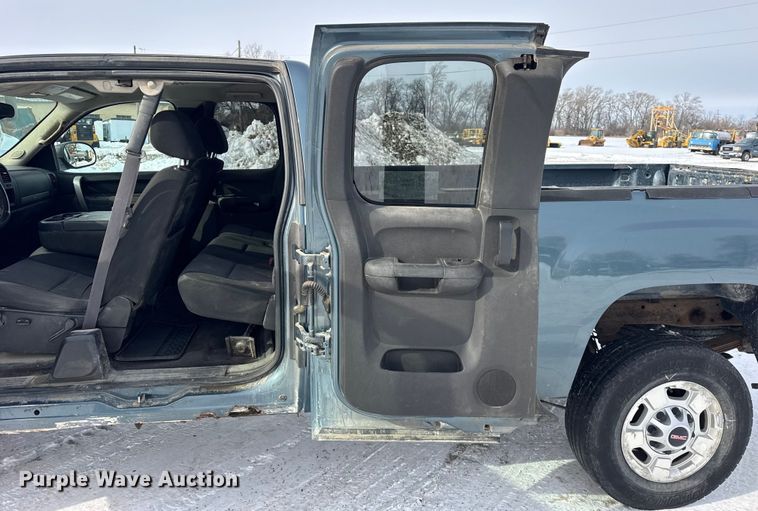 image for item EF2370 2011 GMC Sierra 2500HD Ext. Cab pickup truck