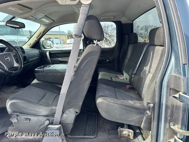 image for item EF2370 2011 GMC Sierra 2500HD Ext. Cab pickup truck