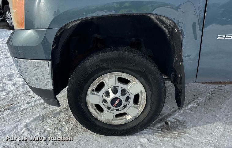 image for item EF2370 2011 GMC Sierra 2500HD Ext. Cab pickup truck