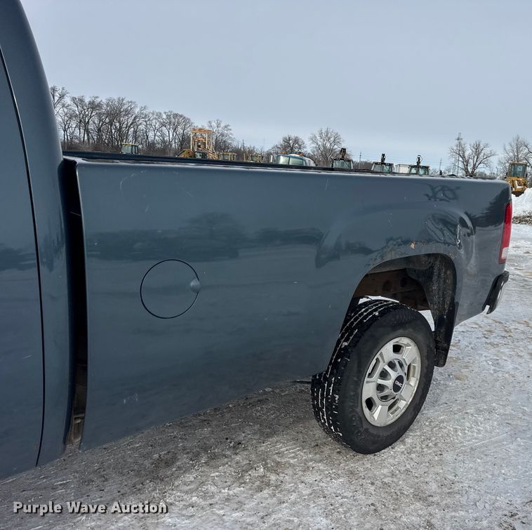 image for item EF2371 2011 GMC Sierra 2500HD Ext. Cab pickup truck