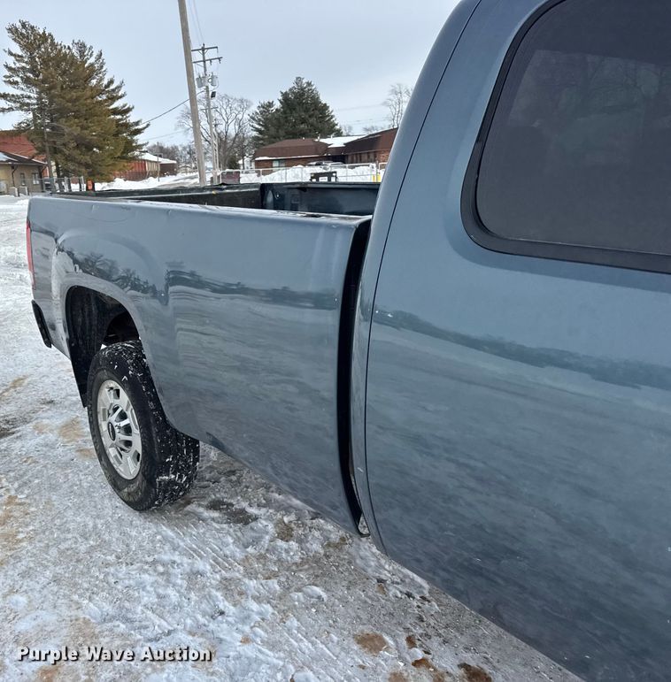 image for item EF2371 2011 GMC Sierra 2500HD Ext. Cab pickup truck