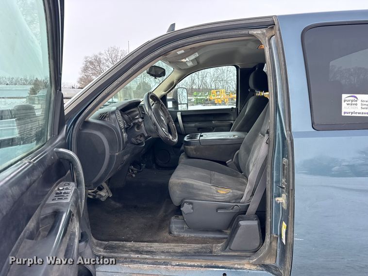 image for item EF2371 2011 GMC Sierra 2500HD Ext. Cab pickup truck