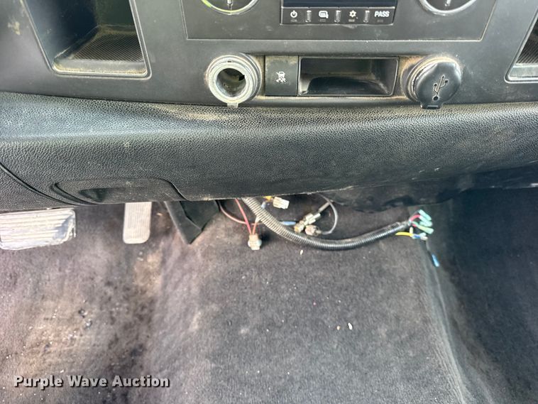 image for item EF2371 2011 GMC Sierra 2500HD Ext. Cab pickup truck