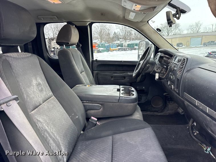 image for item EF2371 2011 GMC Sierra 2500HD Ext. Cab pickup truck