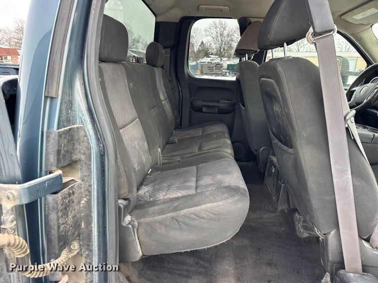 image for item EF2371 2011 GMC Sierra 2500HD Ext. Cab pickup truck