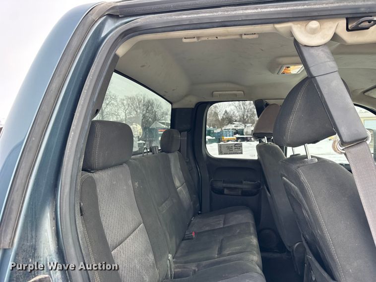 image for item EF2371 2011 GMC Sierra 2500HD Ext. Cab pickup truck