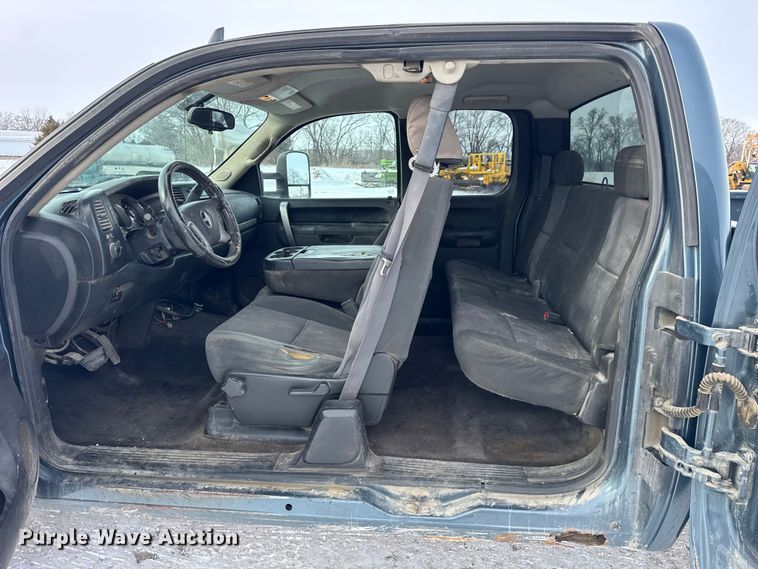 image for item EF2371 2011 GMC Sierra 2500HD Ext. Cab pickup truck