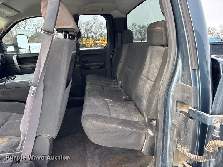 image for item EF2371 2011 GMC Sierra 2500HD Ext. Cab pickup truck