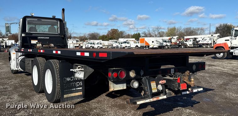 image for item EG1793 2011 Peterbilt 348 rollback truck