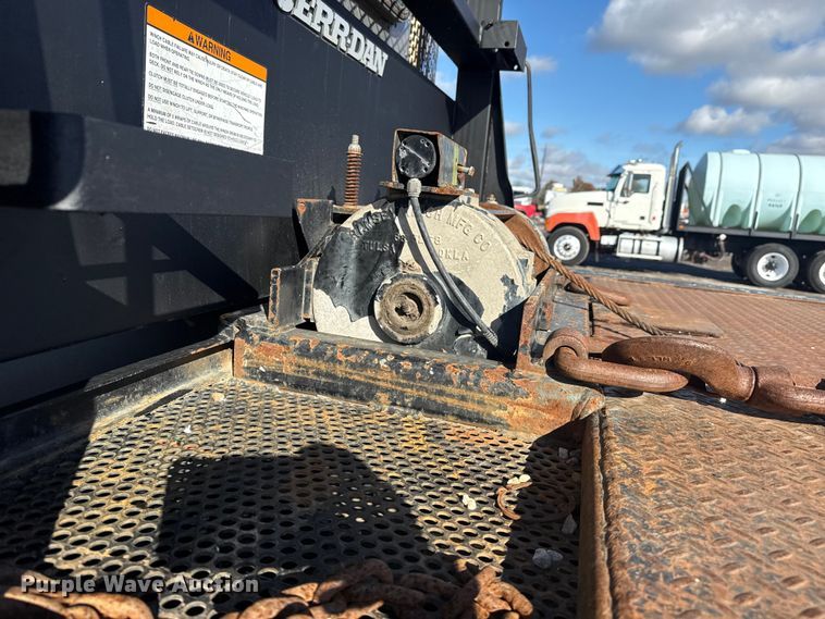 image for item EG1793 2011 Peterbilt 348 rollback truck