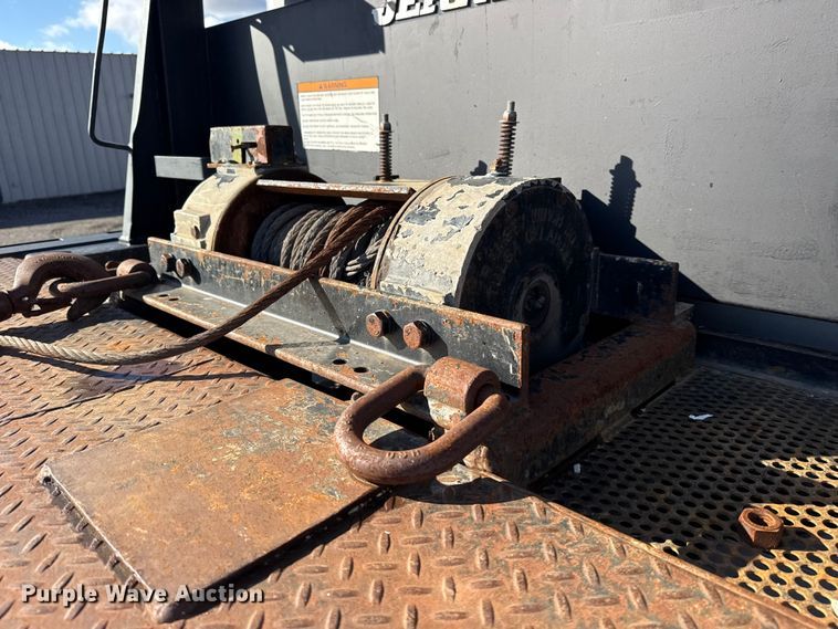 image for item EG1793 2011 Peterbilt 348 rollback truck