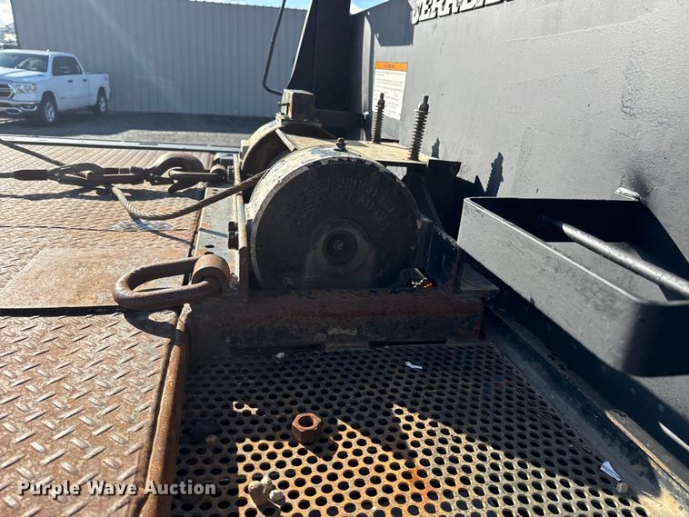 image for item EG1793 2011 Peterbilt 348 rollback truck