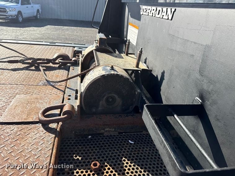 image for item EG1793 2011 Peterbilt 348 rollback truck