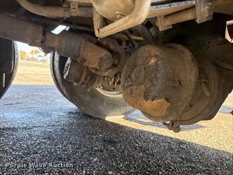 image for item EG1793 2011 Peterbilt 348 rollback truck