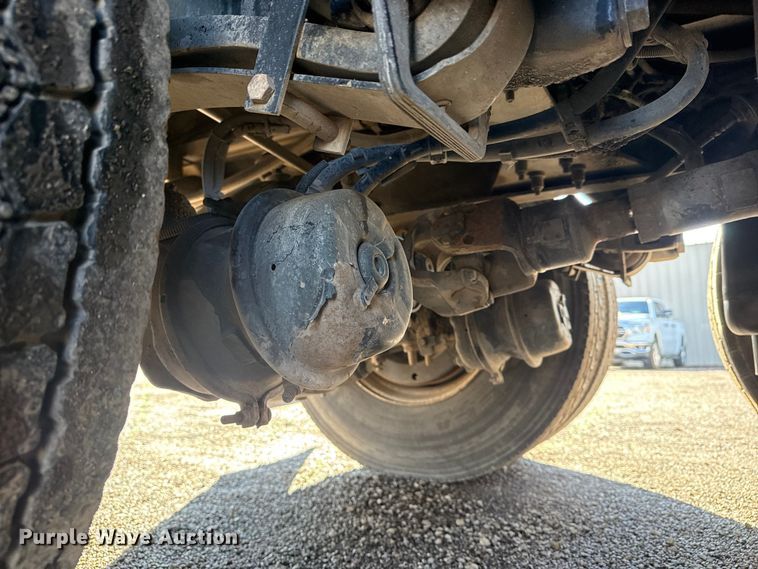 image for item EG1793 2011 Peterbilt 348 rollback truck