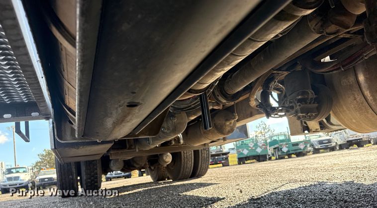 image for item EG1793 2011 Peterbilt 348 rollback truck