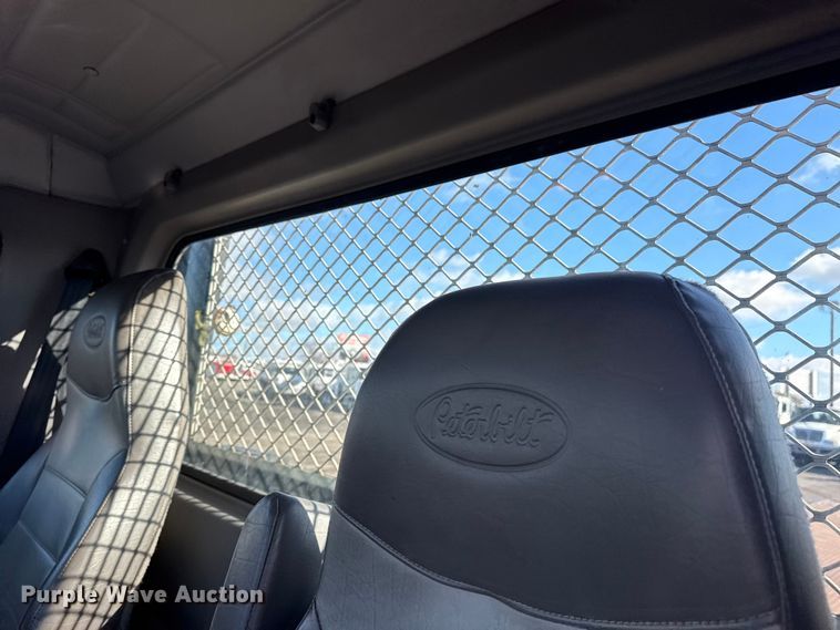 image for item EG1793 2011 Peterbilt 348 rollback truck