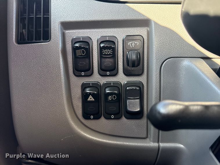 image for item EG1793 2011 Peterbilt 348 rollback truck