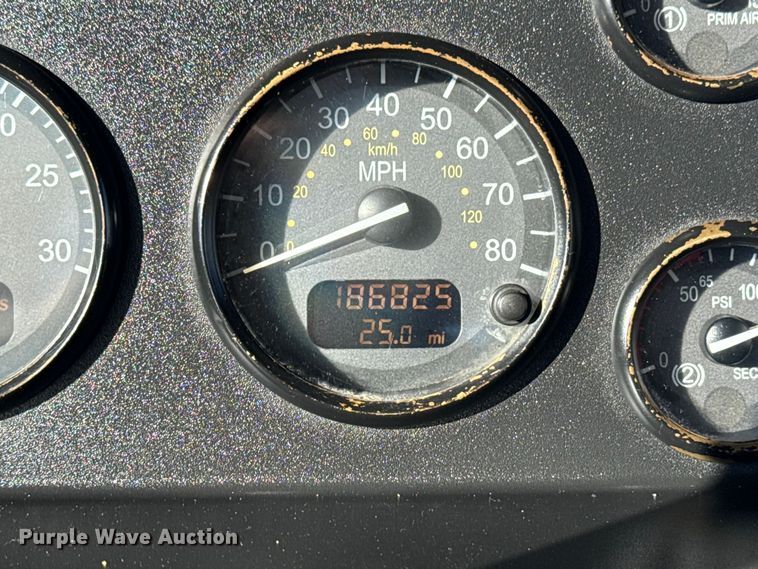 image for item EG1793 2011 Peterbilt 348 rollback truck