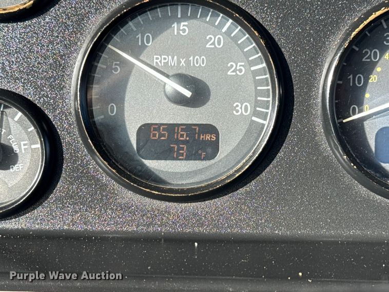 image for item EG1793 2011 Peterbilt 348 rollback truck