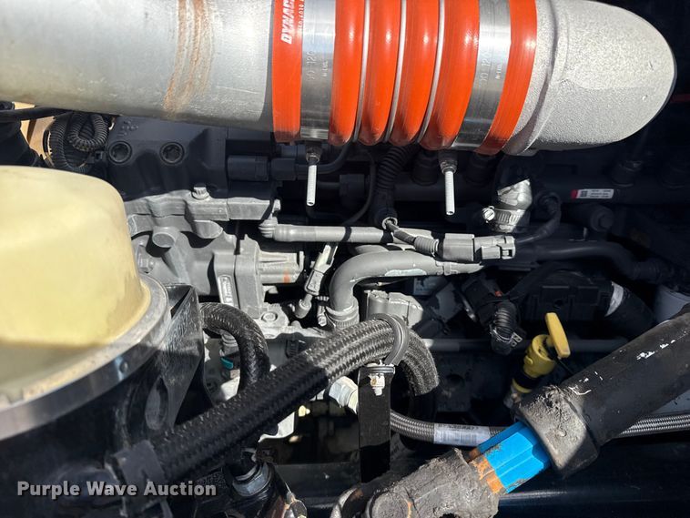 image for item EG1793 2011 Peterbilt 348 rollback truck