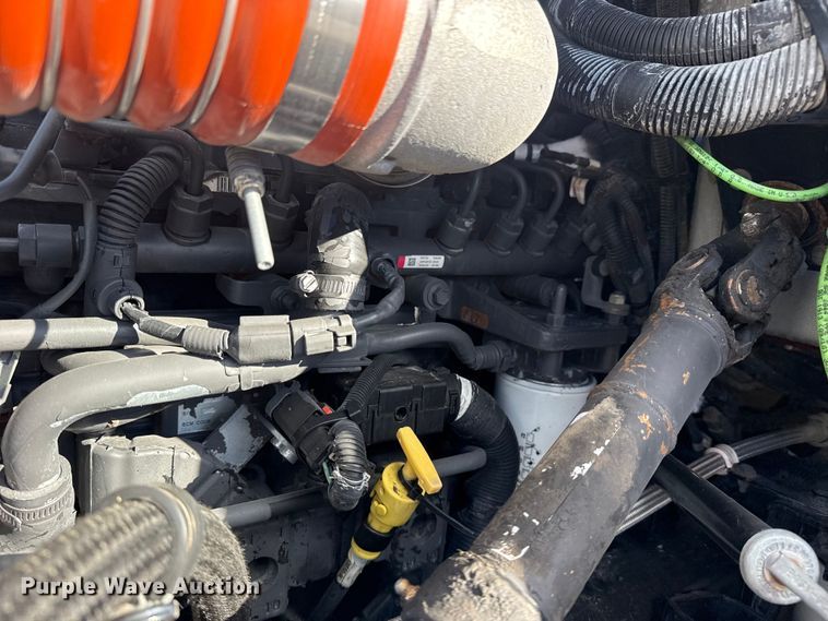 image for item EG1793 2011 Peterbilt 348 rollback truck