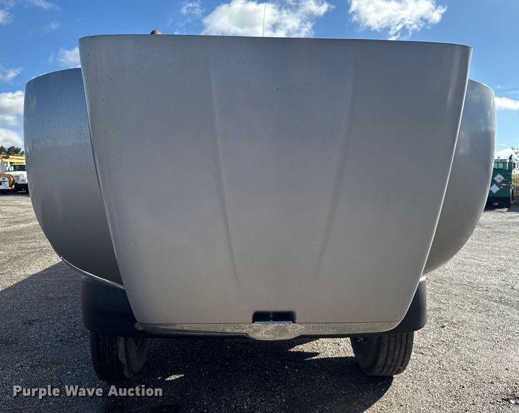 image for item EG1793 2011 Peterbilt 348 rollback truck