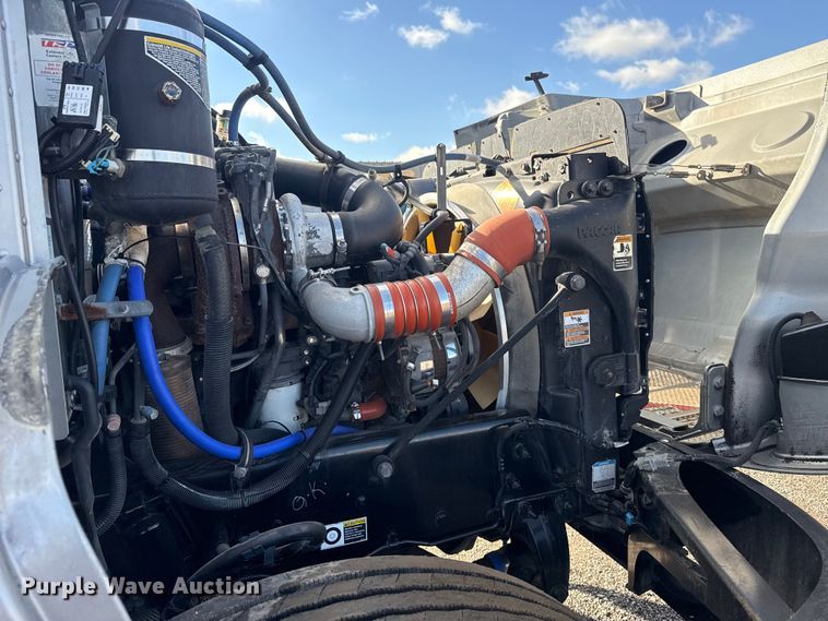 image for item EG1793 2011 Peterbilt 348 rollback truck