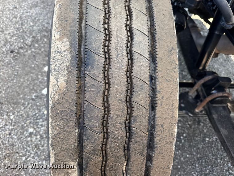 image for item EG1793 2011 Peterbilt 348 rollback truck