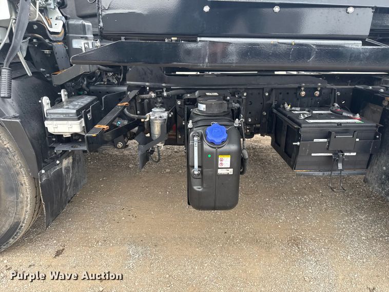 image for item EG1828 2022 Isuzu NRR rollback truck