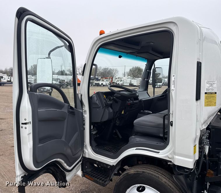 image for item EG1828 2022 Isuzu NRR rollback truck