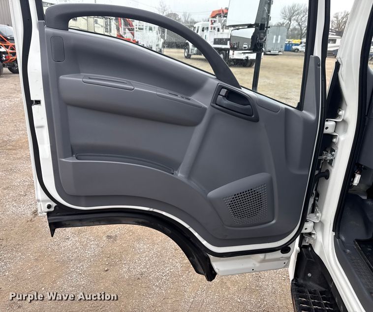 image for item EG1828 2022 Isuzu NRR rollback truck