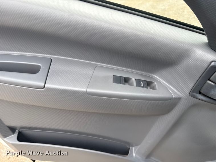 image for item EG1828 2022 Isuzu NRR rollback truck