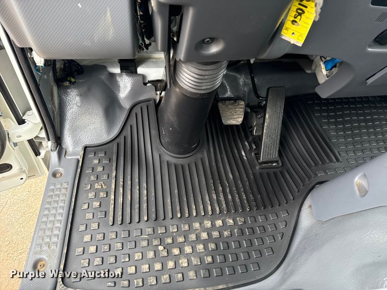 image for item EG1828 2022 Isuzu NRR rollback truck