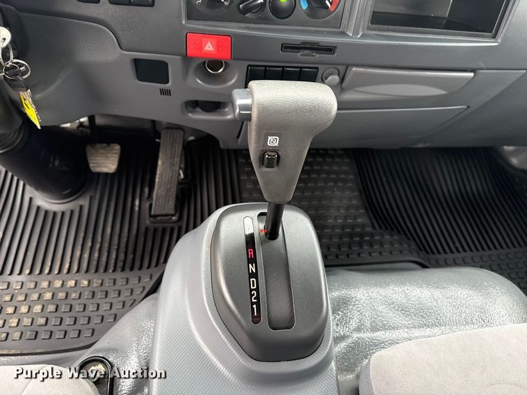 image for item EG1828 2022 Isuzu NRR rollback truck