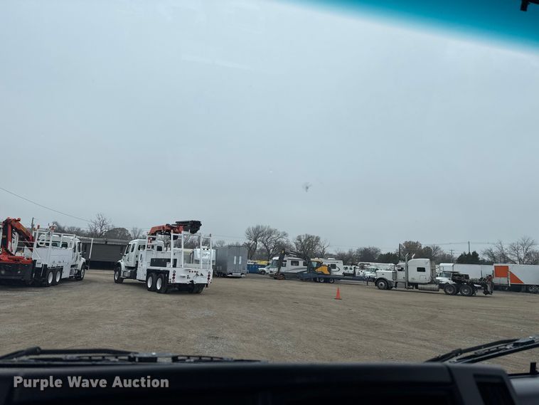 image for item EG1828 2022 Isuzu NRR rollback truck