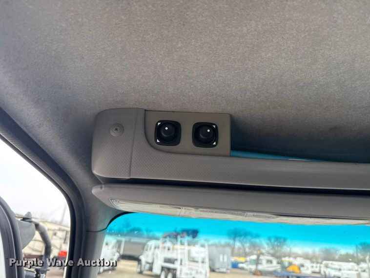 image for item EG1828 2022 Isuzu NRR rollback truck