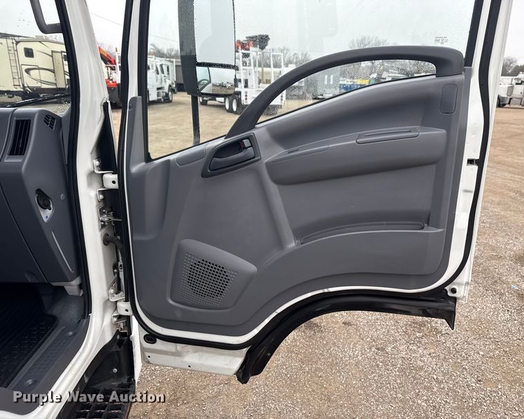 image for item EG1828 2022 Isuzu NRR rollback truck