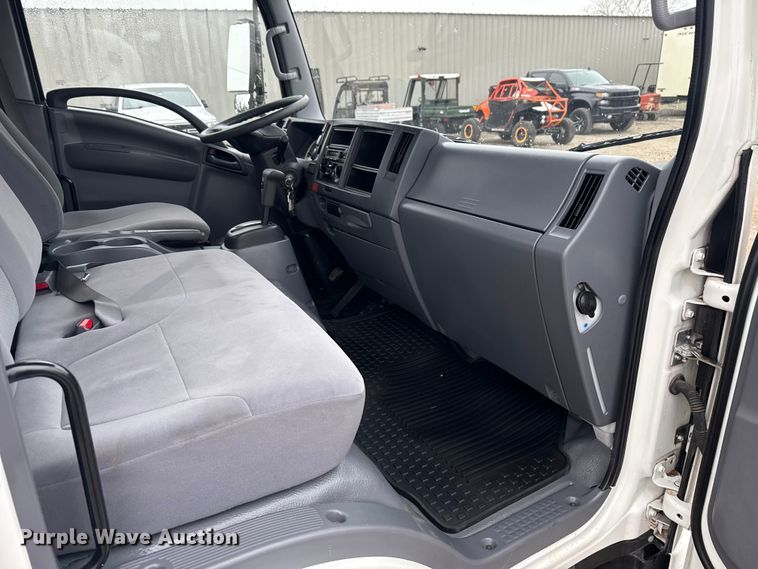 image for item EG1828 2022 Isuzu NRR rollback truck