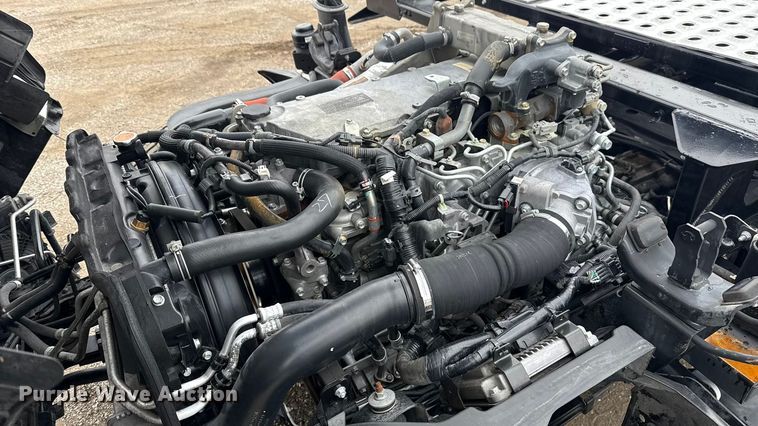 image for item EG1828 2022 Isuzu NRR rollback truck