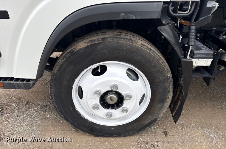 image for item EG1828 2022 Isuzu NRR rollback truck