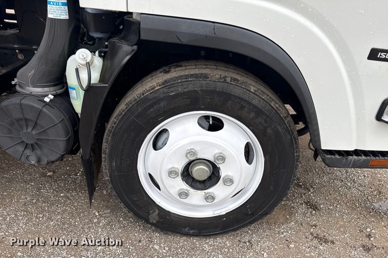 image for item EG1828 2022 Isuzu NRR rollback truck