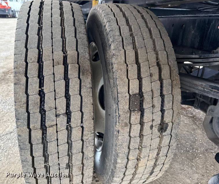 image for item EG1828 2022 Isuzu NRR rollback truck