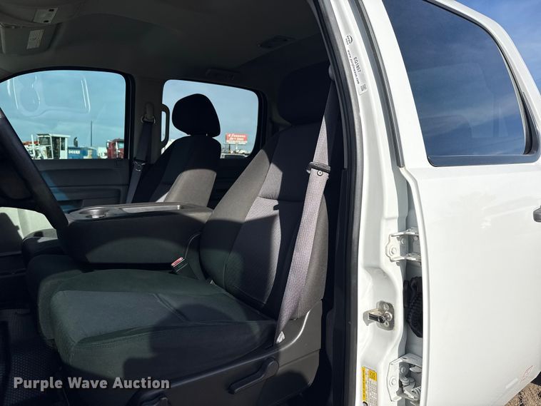 image for item EG1857 2011 Chevrolet 2500HD Crew Cab pickup truck