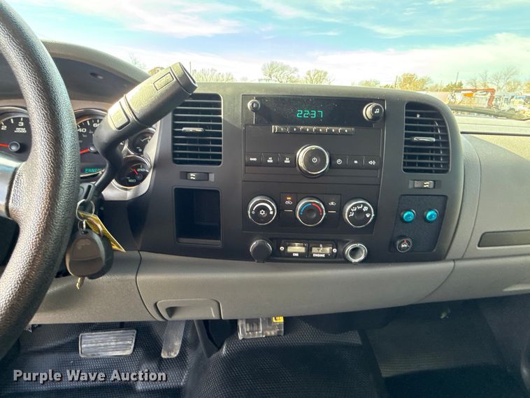 image for item EG1857 2011 Chevrolet 2500HD Crew Cab pickup truck