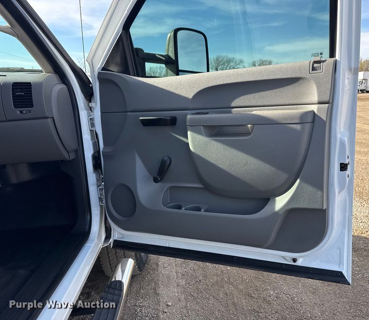 image for item EG1857 2011 Chevrolet 2500HD Crew Cab pickup truck