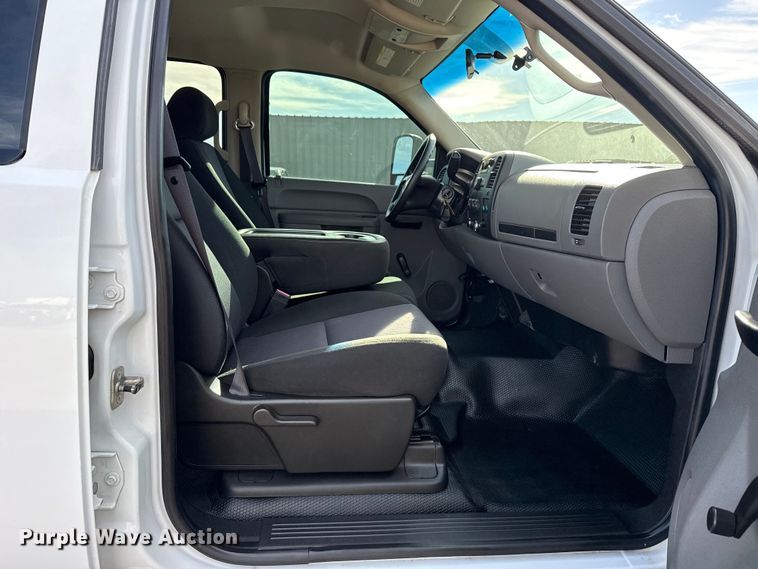 image for item EG1857 2011 Chevrolet 2500HD Crew Cab pickup truck