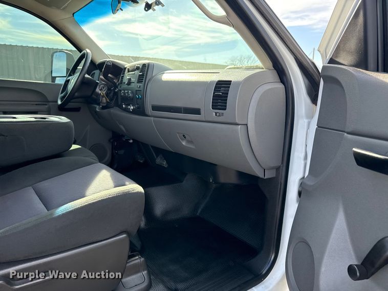 image for item EG1857 2011 Chevrolet 2500HD Crew Cab pickup truck